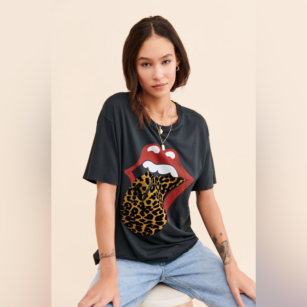 Daydreamer Stone Flocked Leopard Tongue Tee